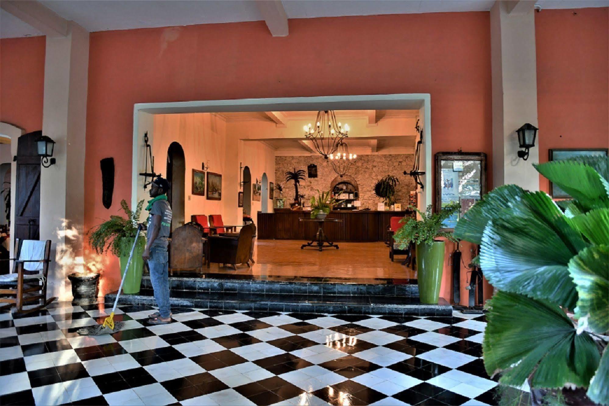 Hotel Du Roi Christophe Cap-Haïtien Buitenkant foto